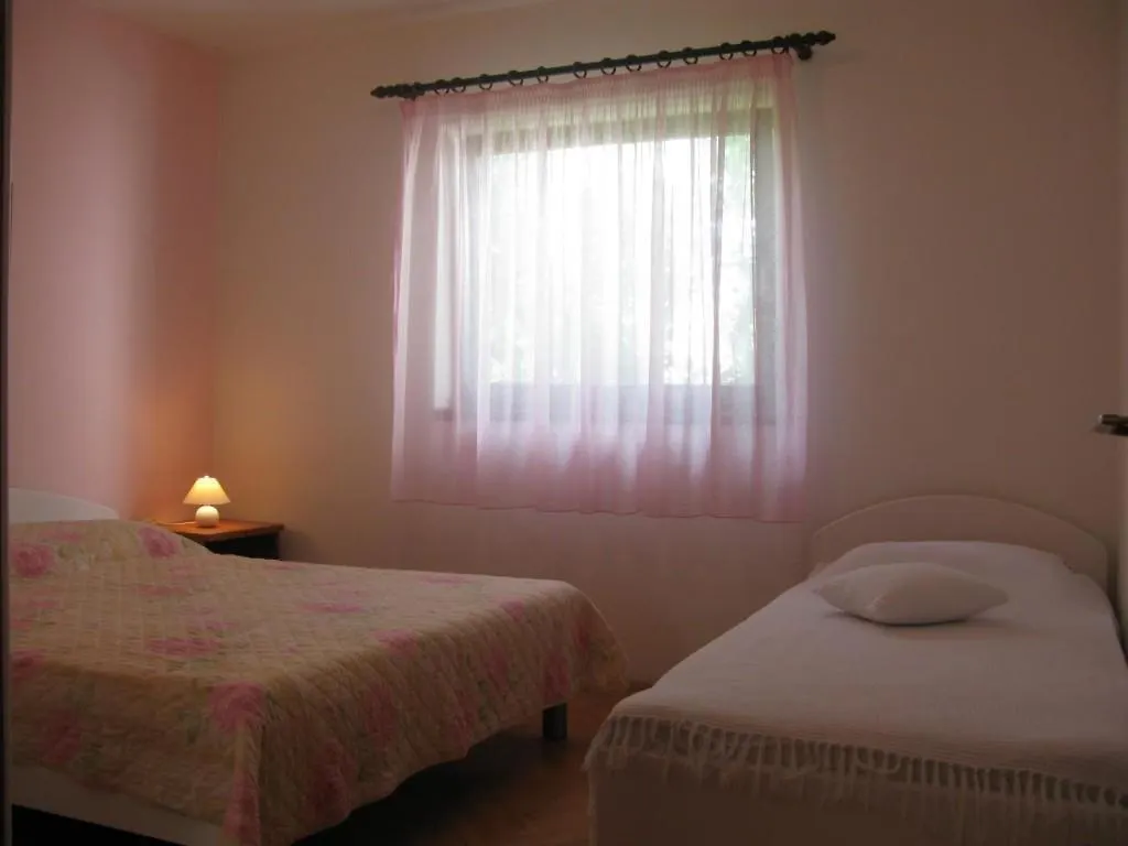 Apartments Pende 3122 Banjol