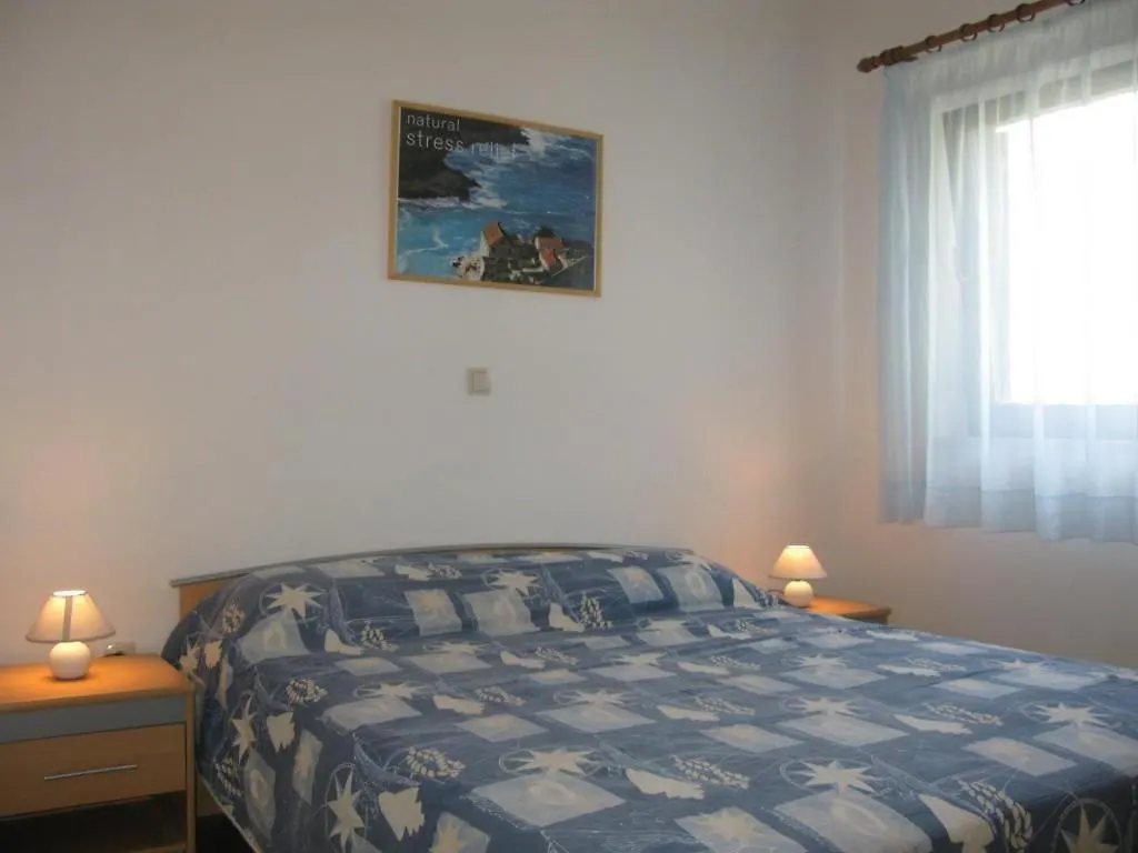 Apartments Pende 3122 Banjol 3*,